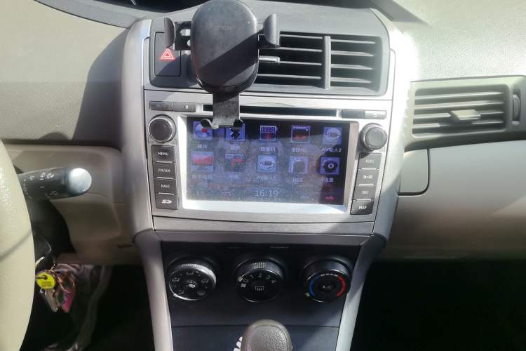 Used Toyota Verso 2011 180E CVT Elite Edition Audio And AC Panel