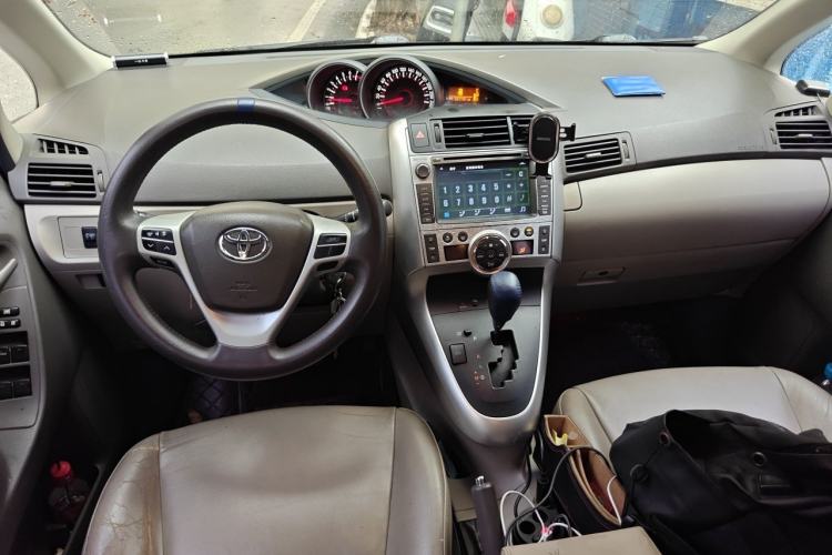 Used Toyota Verso 2011 180G CVT Luxury Edition Center Console