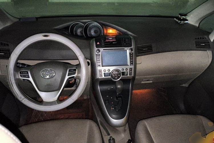 Used Toyota Verso 2011 180G CVT Luxury Multi-Function Version Center Console