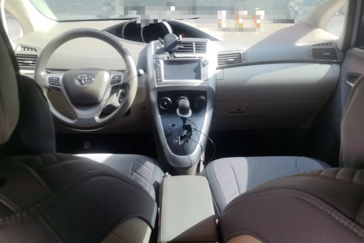Used Toyota Verso 2011 180E CVT Elite Edition Center Console