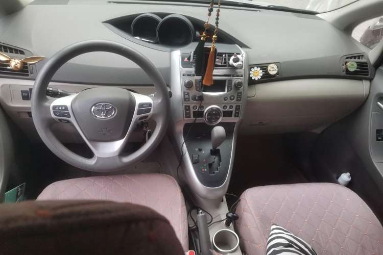 Used Toyota Verso 2011 180G CVT Comfort Edition Center Console