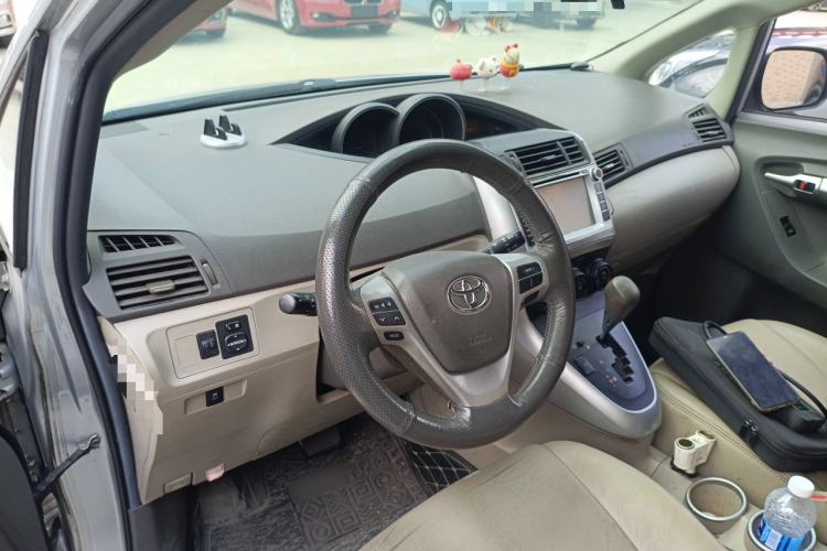 Used Toyota Verso 2011 180E CVT Elite Edition Center Console