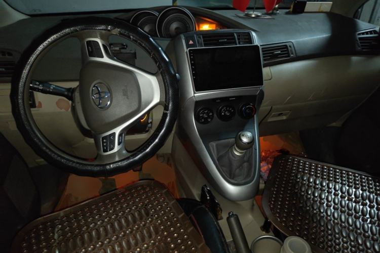 Used Toyota Verso 2011 160E Manual Elite Edition Center Console