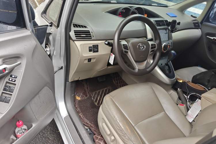 Used Toyota Verso 2011 180G CVT Luxury Edition Driver Seat