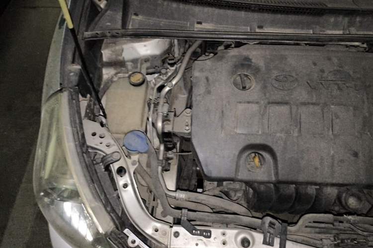 Used Toyota Verso 2011 180G CVT Luxury Multi-Function Version Engine Bay Right
