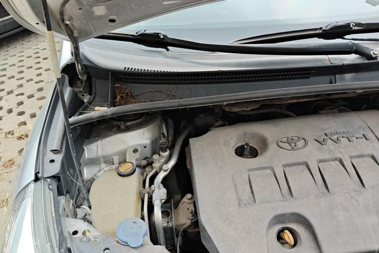 Used Toyota Verso 2011 200V CVT Ultimate Navigation Edition Engine Bay Right