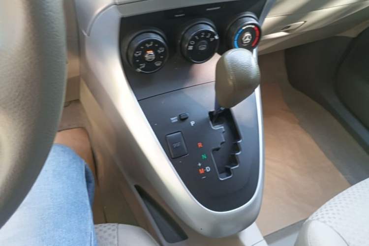 Used Toyota Verso 2011 180E CVT Elite Edition Gear Lever
