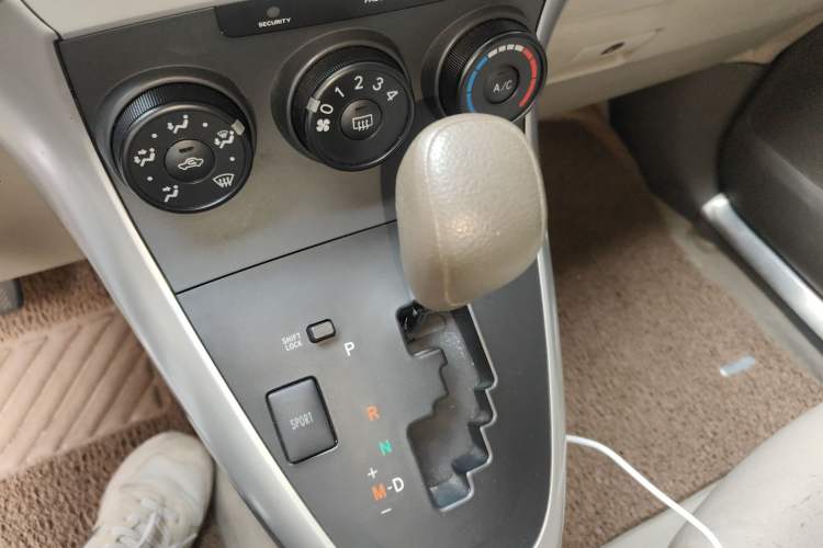 Used Toyota Verso 2011 180E CVT Elite Edition Gear Lever