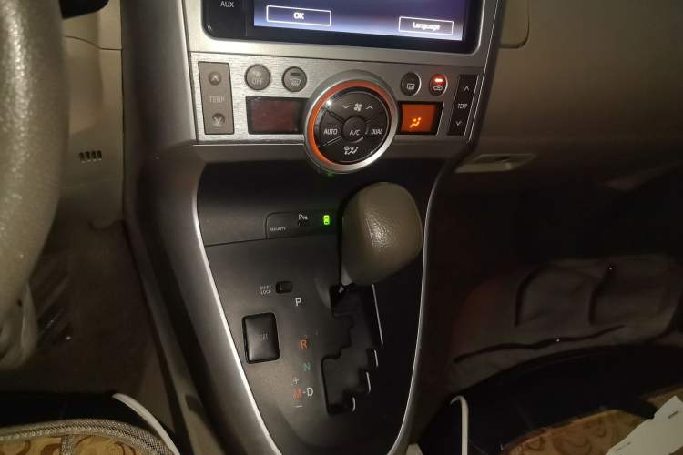 Used Toyota Verso 2011 180G CVT Luxury Multi-Function Version Gear Lever