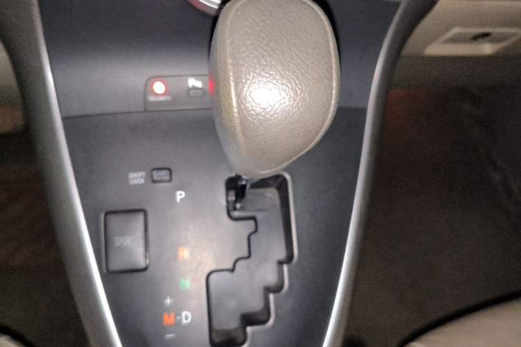 Used Toyota Verso 2011 180G CVT Luxury Multi-Function Version Gear Lever
