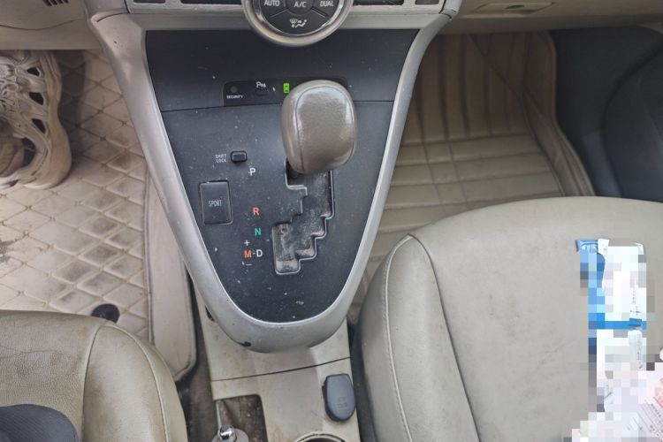 Used Toyota Verso 2011 180G CVT Luxury Edition Gear Lever