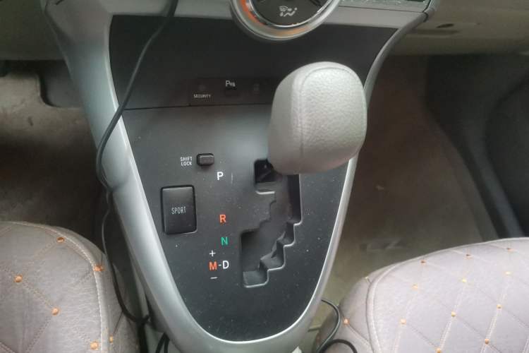 Used Toyota Verso 2011 180G CVT Comfort Edition Gear Lever