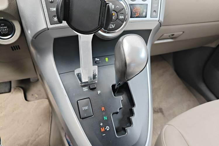 Used Toyota Verso 2011 200V CVT Ultimate Navigation Edition Gear Lever