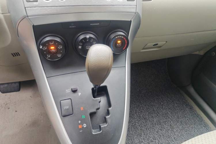 Used Toyota Verso 2011 180E CVT Elite Edition Gear Lever