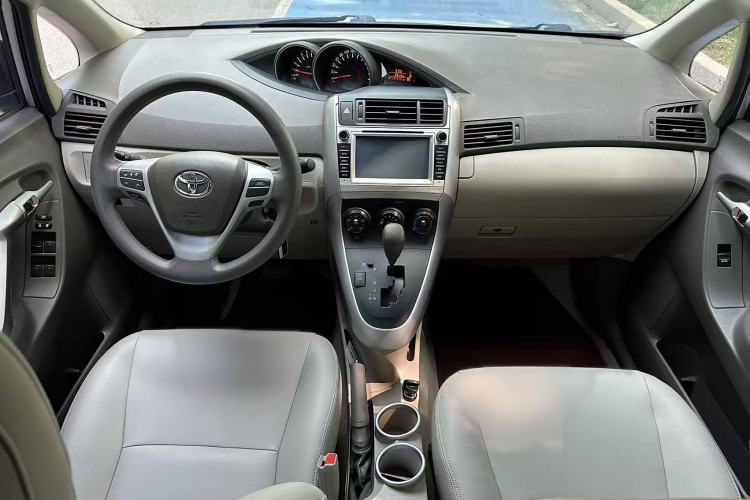 Used Toyota Verso 2011 180E CVT Elite Edition Interior 1