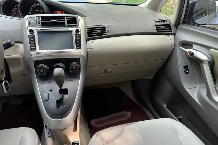 Used Toyota Verso 2011 180E CVT Elite Edition Interior 3