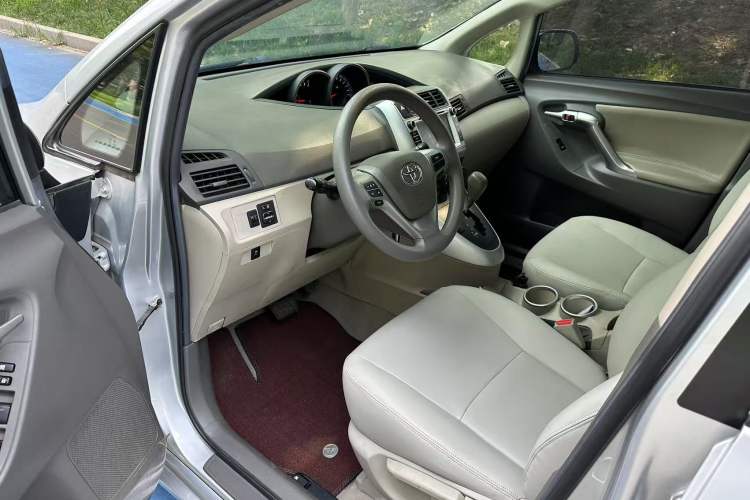 Used Toyota Verso 2011 180E CVT Elite Edition Interior 4