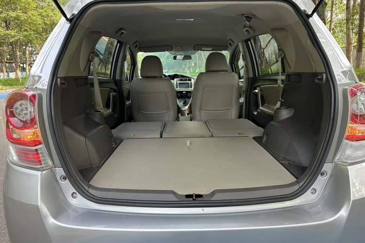 Used Toyota Verso 2011 180E CVT Elite Edition Interior 7
