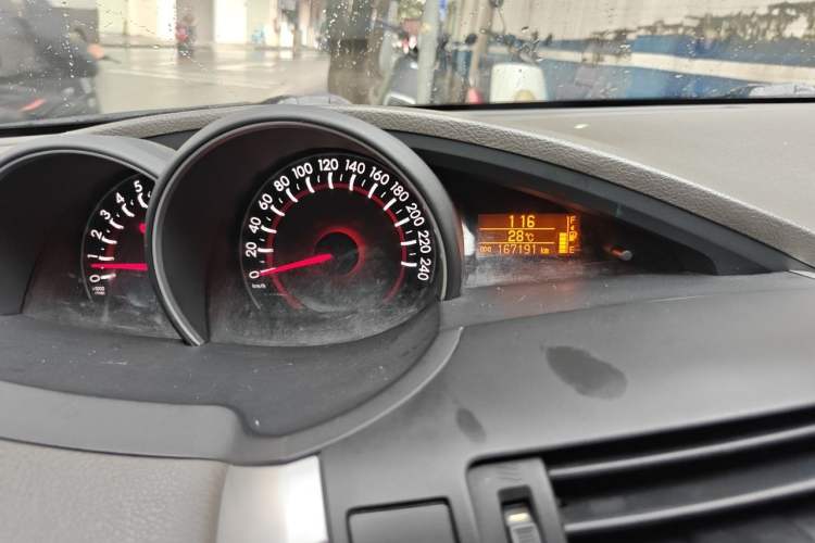Used Toyota Verso 2011 180G CVT Luxury Edition Odometer Close Up