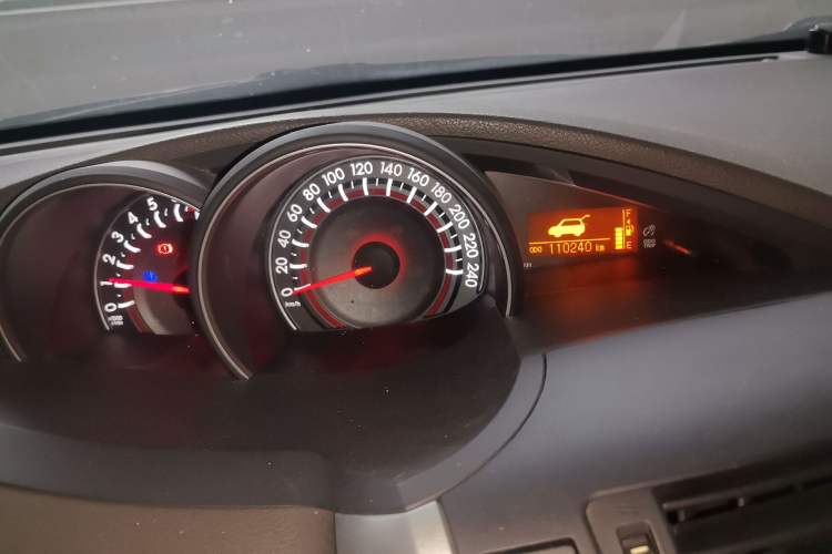 Used Toyota Verso 2011 180G CVT Luxury Multi-Function Version Odometer Close Up