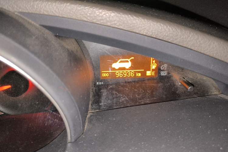 Used Toyota Verso 2011 180G CVT Luxury Multi-Function Version Odometer Close Up