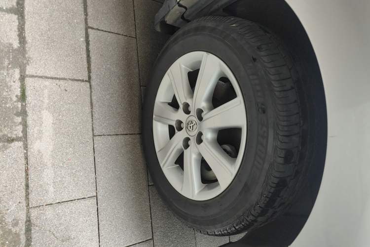 Used Toyota Verso 2011 180E CVT Elite Edition Right Front Wheel Hub