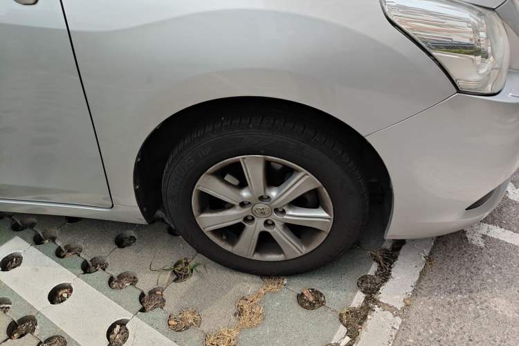 Used Toyota Verso 2011 200V CVT Ultimate Navigation Edition Right Front Wheel Hub