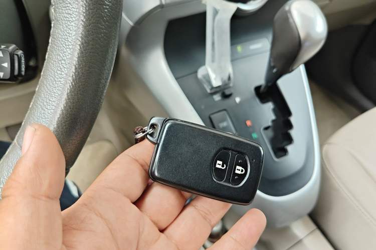Used Toyota Verso 2011 200V CVT Ultimate Navigation Edition Vehicle Key