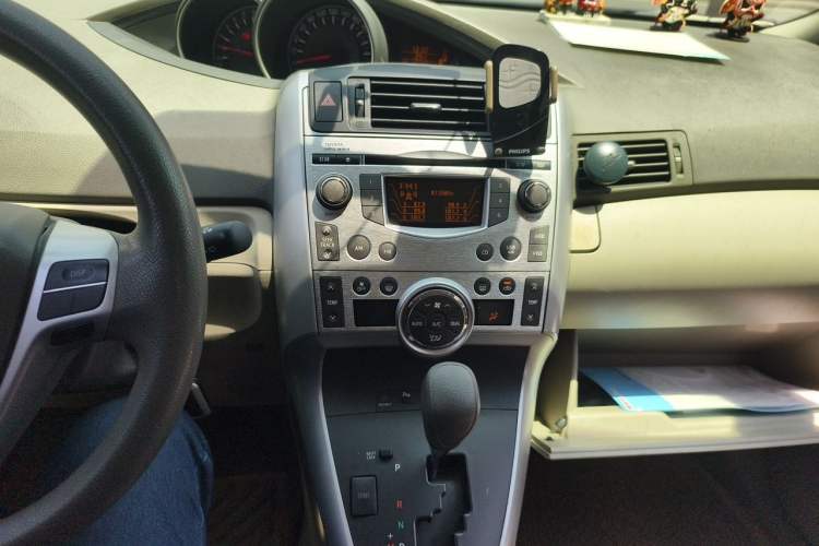 Used Toyota Verso 2011 180G CVT Luxury Multi-Function Version Audio And AC Panel