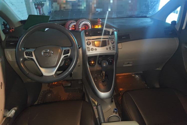 Used Toyota Verso 2011 180E CVT Elite Edition Center Console