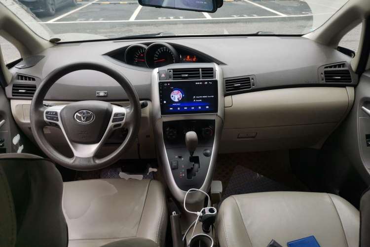 Used Toyota Verso 2011 180E CVT Elite Edition Center Console