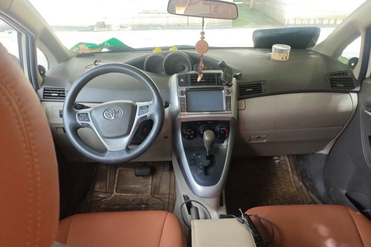 Used Toyota Verso 2011 180E CVT Elite Edition Center Console