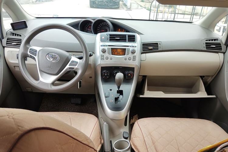 Used Toyota Verso 2011 180E CVT Elite Edition Center Console