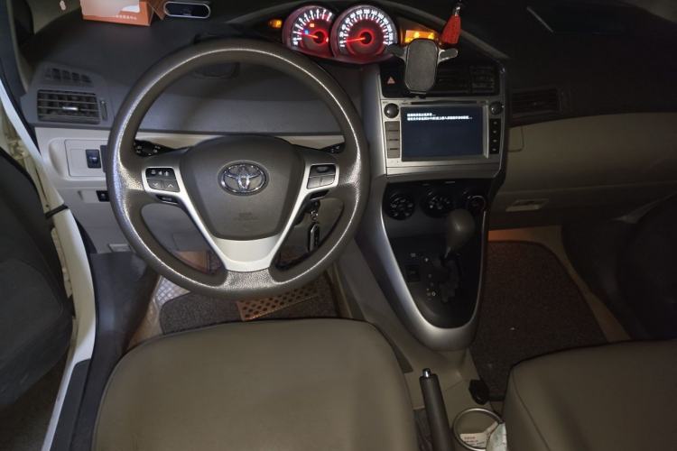 Used Toyota Verso 2011 180E CVT Elite Edition Center Console