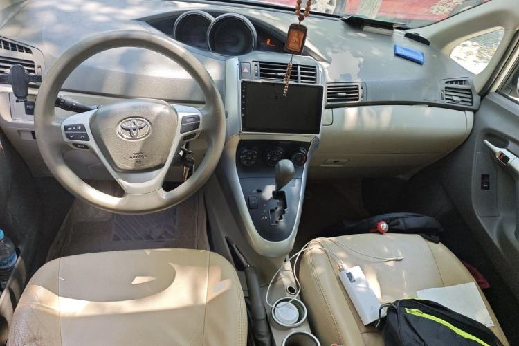 Used Toyota Verso 2011 180E CVT Elite Edition Center Console