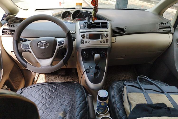 Used Toyota Verso 2011 180E CVT Elite Edition Center Console