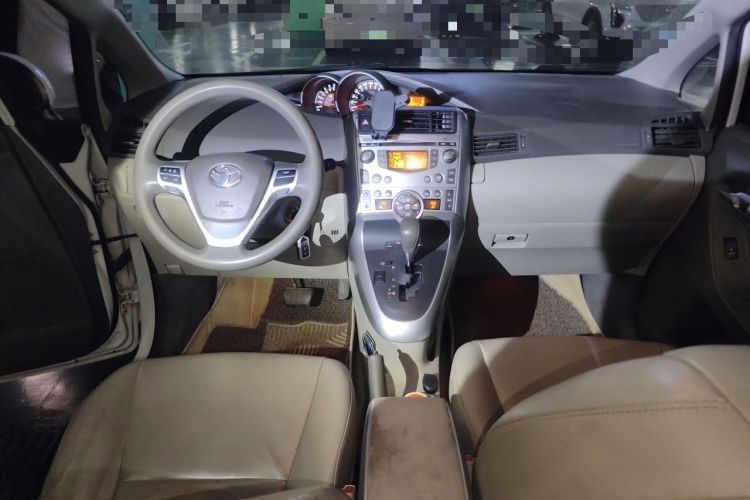Used Toyota Verso 2011 180G CVT Luxury Edition Center Console