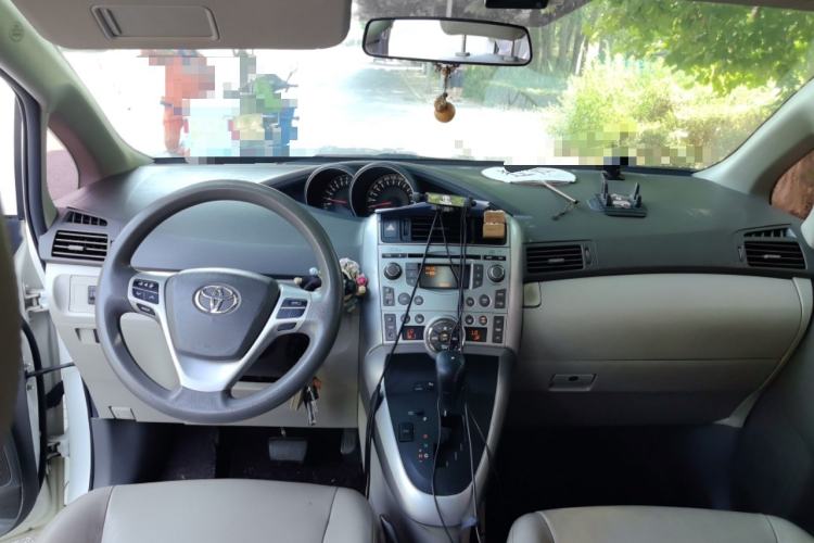 Used Toyota Verso 2011 180G CVT Luxury Multi-Function Version Center Console