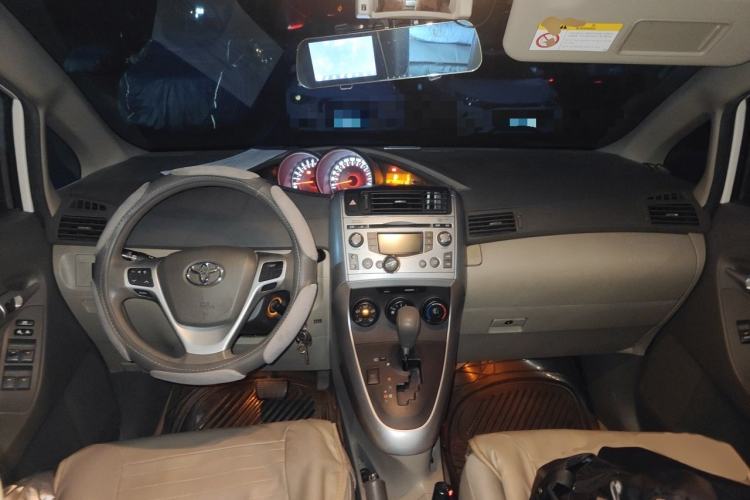 Used Toyota Verso 2011 180E CVT Elite Edition Center Console