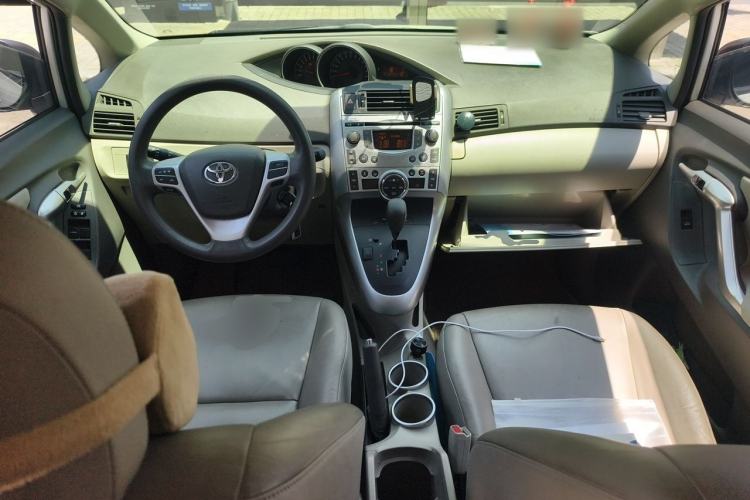 Used Toyota Verso 2011 180G CVT Luxury Multi-Function Version Center Console