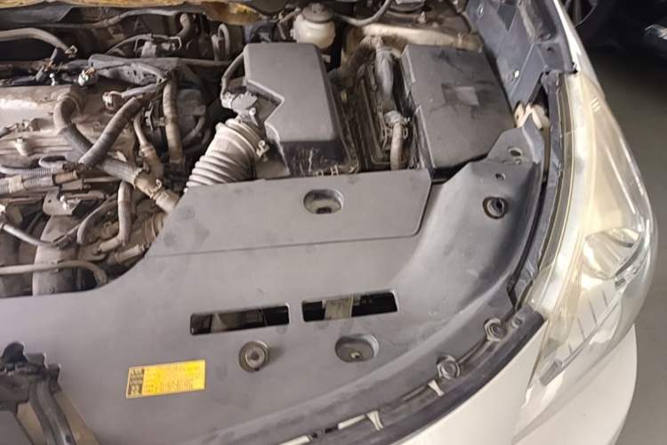 Used Toyota Verso 2011 180G CVT Luxury Multi-Function Version Engine Bay Left