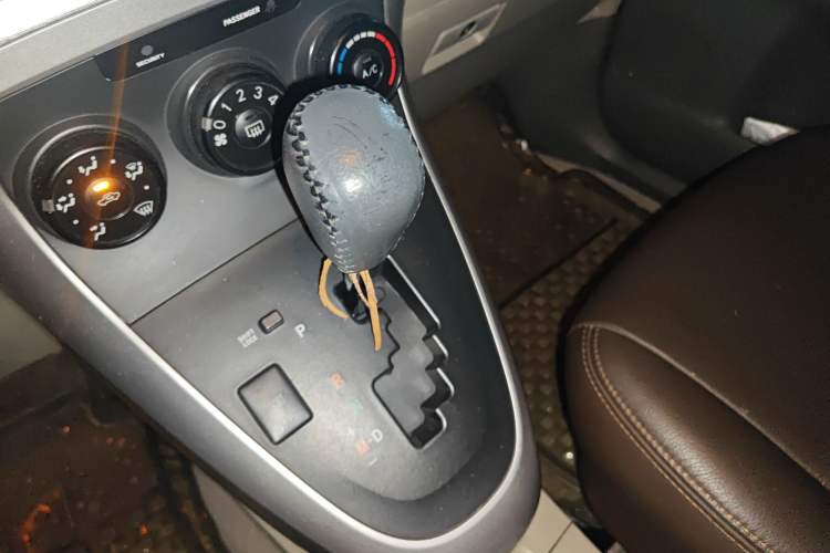 Used Toyota Verso 2011 180E CVT Elite Edition Gear Lever