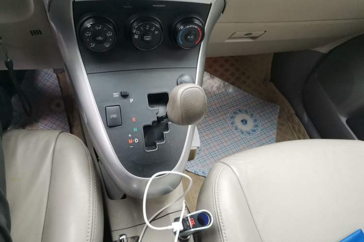 Used Toyota Verso 2011 180E CVT Elite Edition Gear Lever