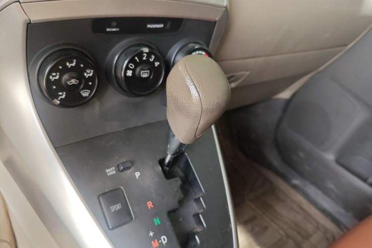 Used Toyota Verso 2011 180E CVT Elite Edition Gear Lever