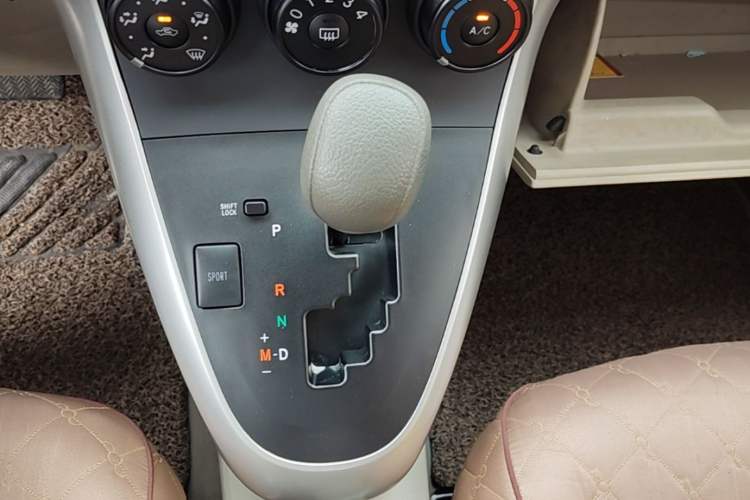 Used Toyota Verso 2011 180E CVT Elite Edition Gear Lever