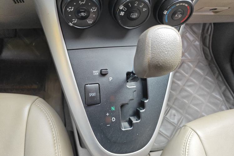 Used Toyota Verso 2011 180E CVT Elite Edition Gear Lever