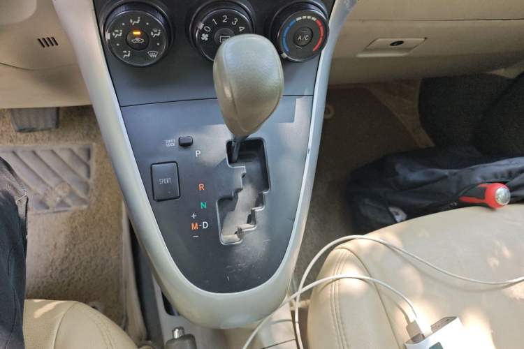 Used Toyota Verso 2011 180E CVT Elite Edition Gear Lever