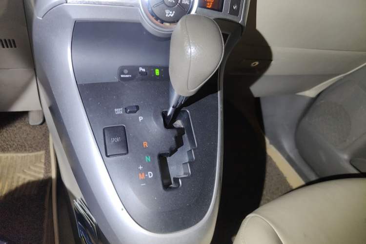 Used Toyota Verso 2011 180G CVT Luxury Edition Gear Lever