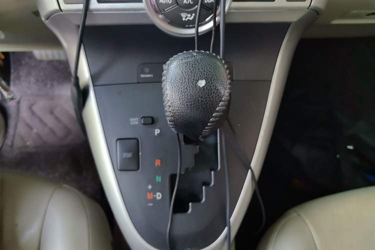 Used Toyota Verso 2011 180G CVT Luxury Multi-Function Version Gear Lever