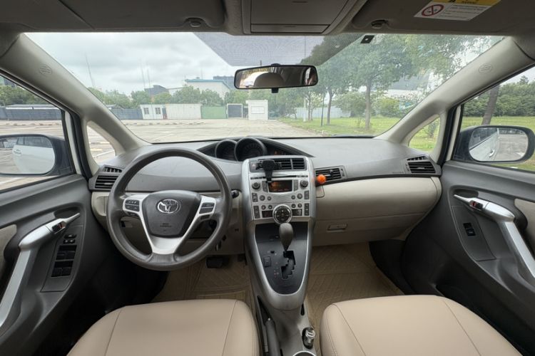 Used Toyota Verso 2011 180G CVT Luxury Edition Interior 2